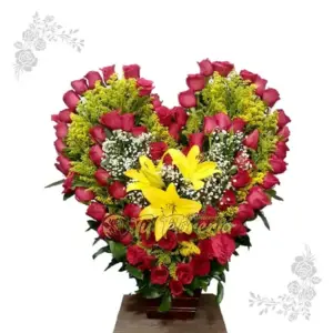 Ramo Floral Rosas forma de Corazon TR11
